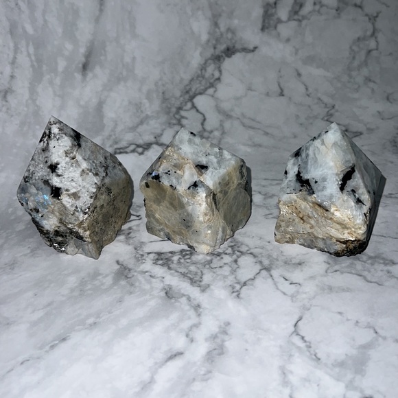 Rainbow Moonstone Crystal Point Top Set (1.10 lbs) - Picture 2 of 5